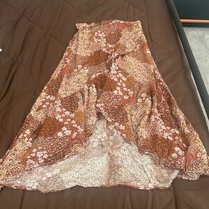Short in the front long in the back women’s Sonoma skirt
